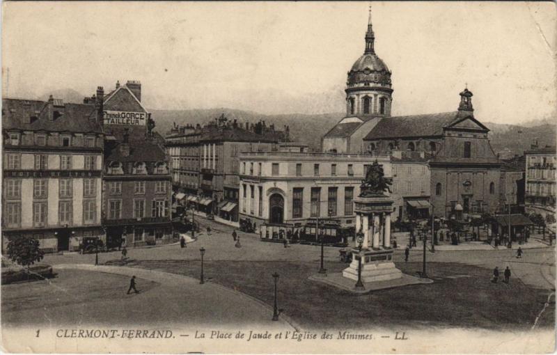 Carte postale ancienne Clermont Ferrand Place de Jaude , Eglise des Minimes à Clermont-Ferrand