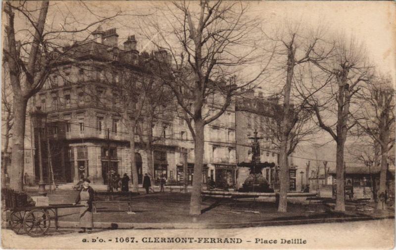 Carte postale ancienne Clermont Ferrand Place Delille à Clermont-Ferrand