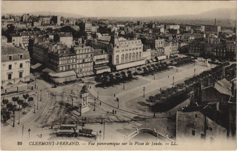 Carte postale ancienne Clermont Ferrand vue panoramique sur la Place de Jaude à Clermont-Ferrand