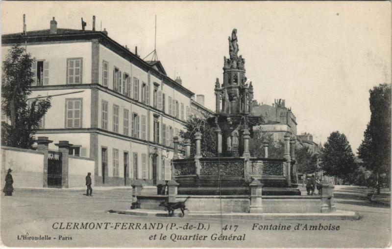 Carte postale ancienne Clermont Ferrand Fontaine d'Amboise et Quartier general à Clermont-Ferrand