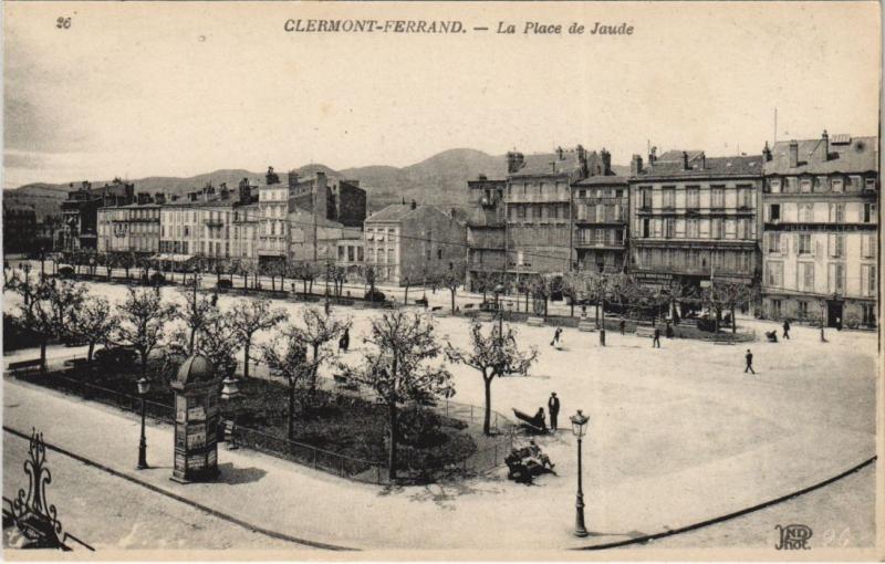 Carte postale ancienne Clermont Ferrand Place de Jaude à Clermont-Ferrand