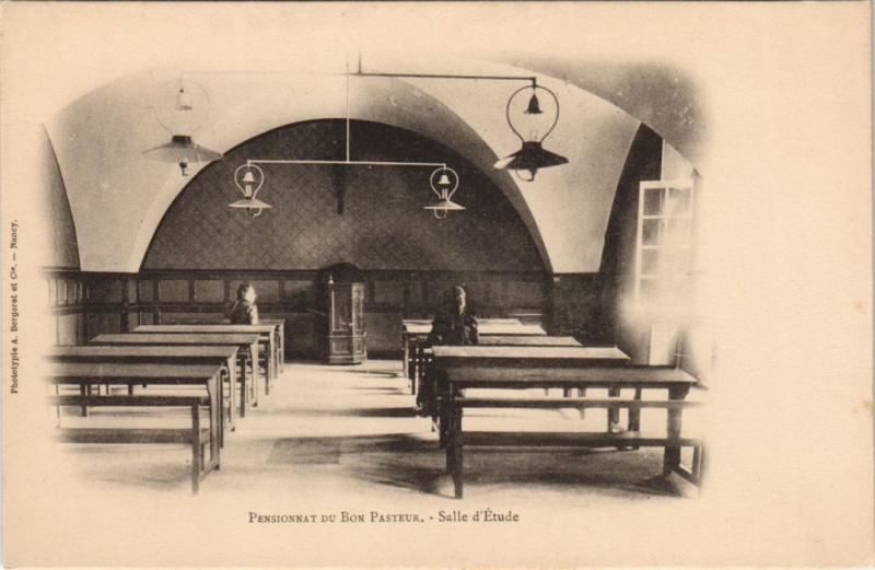 Carte postale ancienne Clermont Ferrand Pensionnat du Bon Pasteur, Salle d'ETude à Clermont-Ferrand