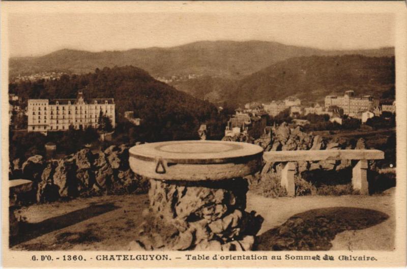 Carte postale ancienne Chatel-Guyon Table d'orientation au Sommet du Calvaire