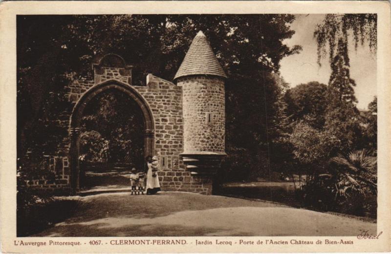 Carte postale ancienne Clermont Ferrand JArdin Lecoq, Porte de l'Ancien Chateau à Clermont-Ferrand