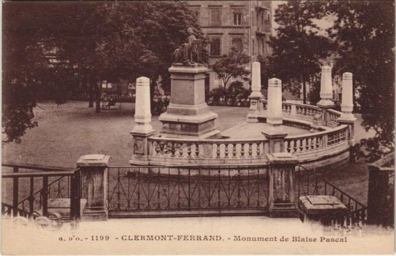Carte postale ancienne Clermont Ferrand Monument de Blaise Pascal à Clermont-Ferrand