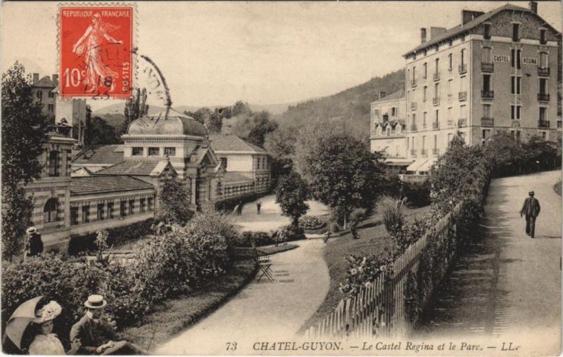 Carte postale ancienne Chatel-Guyon Le Castel Regina et le Parc