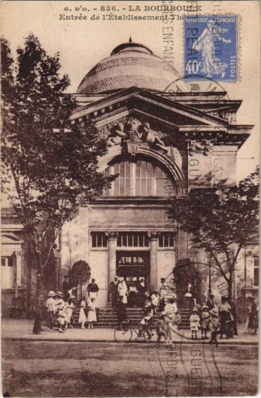 Carte postale ancienne La Bourboule Entree de l'Etablissement Thermal à La Bourboule