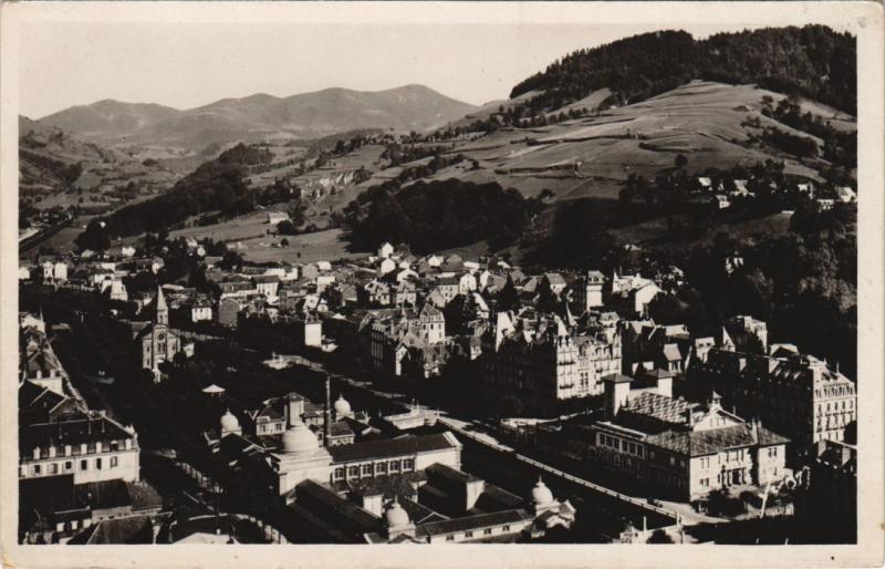 Carte postale ancienne La Bourboule vue generale et les monts Dore à La Bourboule