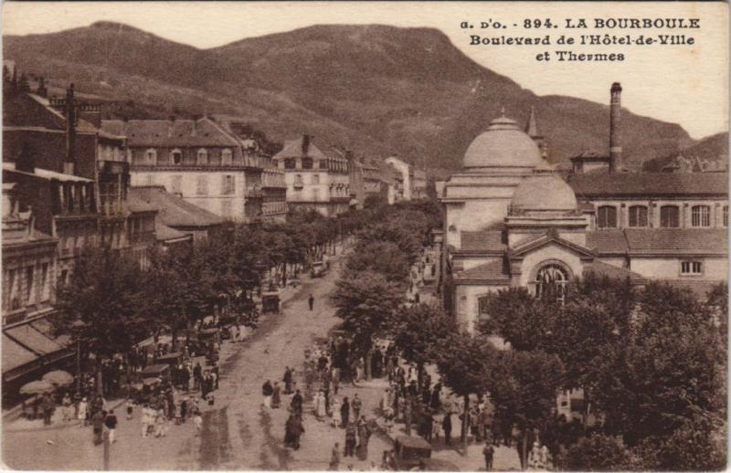 Carte postale ancienne La Bourboule Boulevard de l'Hotel de Ville à La Bourboule