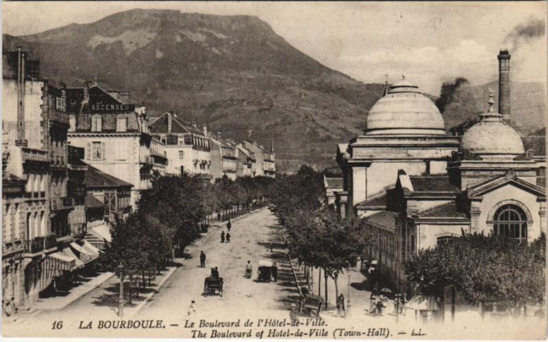 Carte postale ancienne La Bourboule Boulevard de l'Hotel de Ville à La Bourboule