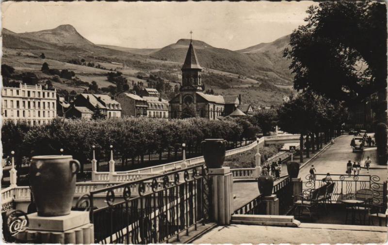 Carte postale ancienne La Bourboule vue vers l'Eglise à La Bourboule