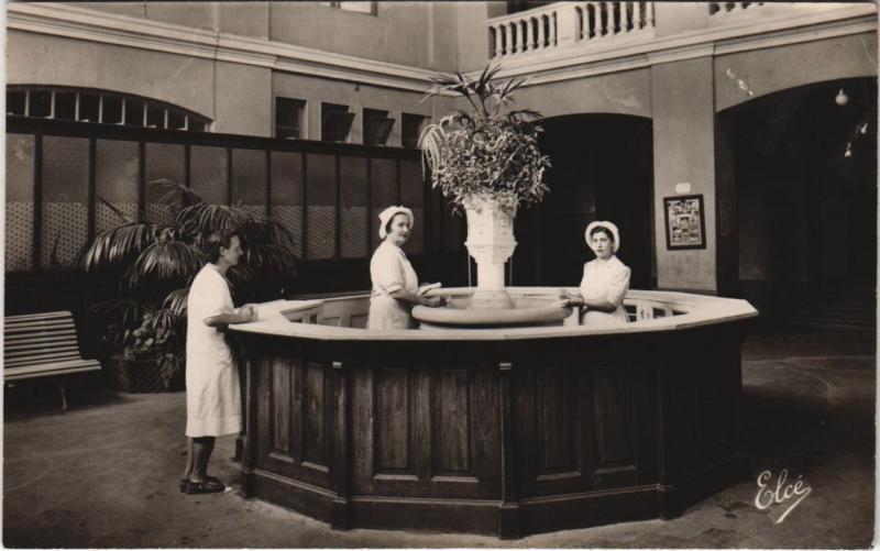 Carte postale ancienne La Bourboule Etablissement Chussy, La Buvette à La Bourboule