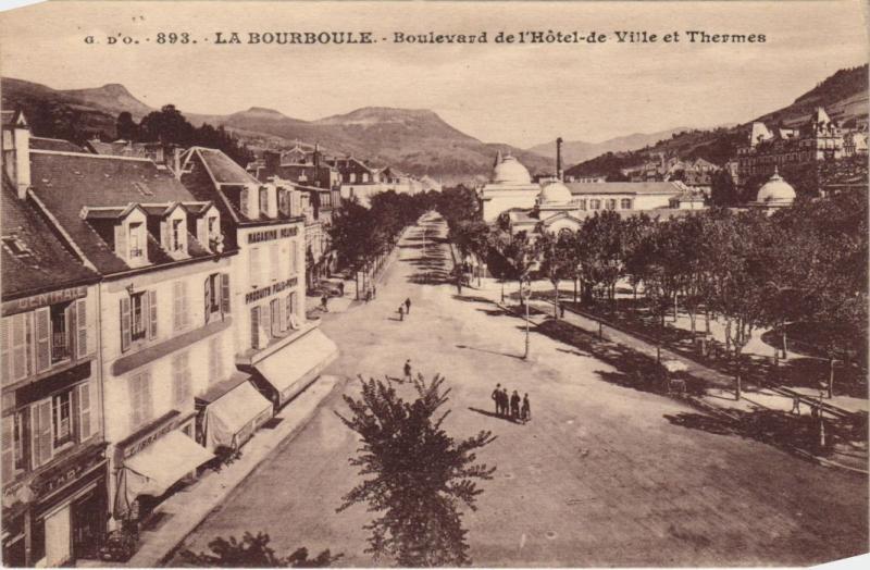 Carte postale ancienne La Bourboule Boulevard de l'Hotel de Ville à La Bourboule