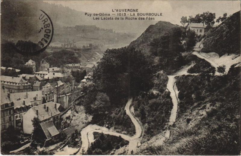 Carte postale ancienne La Bourboule Les Lacets de la Roche de Fees à La Bourboule