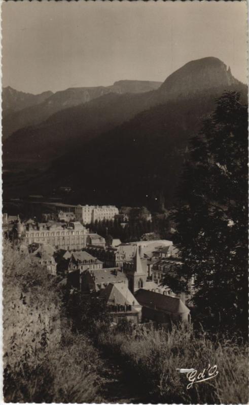 Carte postale ancienne Mont Dore Chemin de Melchirose et le Capucin à Mont-Dore