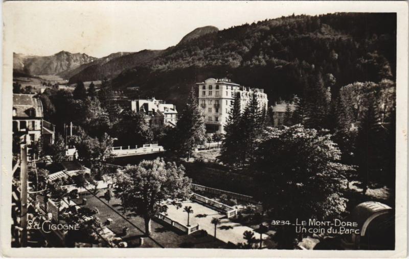 Carte postale ancienne Mont Dore un coin du Parc Fenestre à Mont-Dore