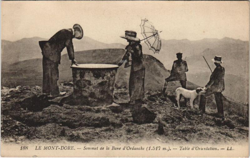 Carte postale ancienne Mont Dore Table d'orientation à Mont-Dore