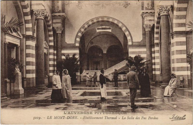 Carte postale ancienne Mont Dore Etablissement Thermal , Salle des Pas Perdus à Mont-Dore