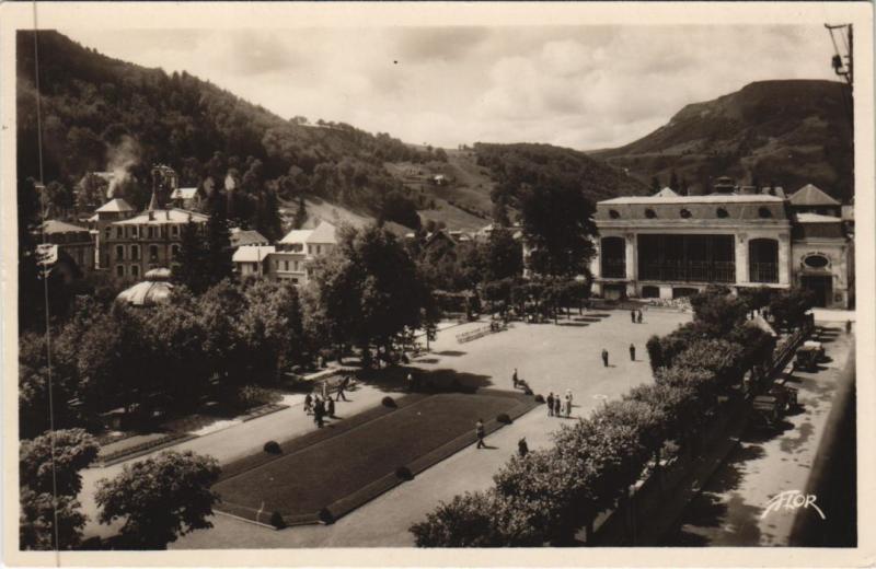 Carte postale ancienne Mont Dore Le Parc et le Casino à Mont-Dore