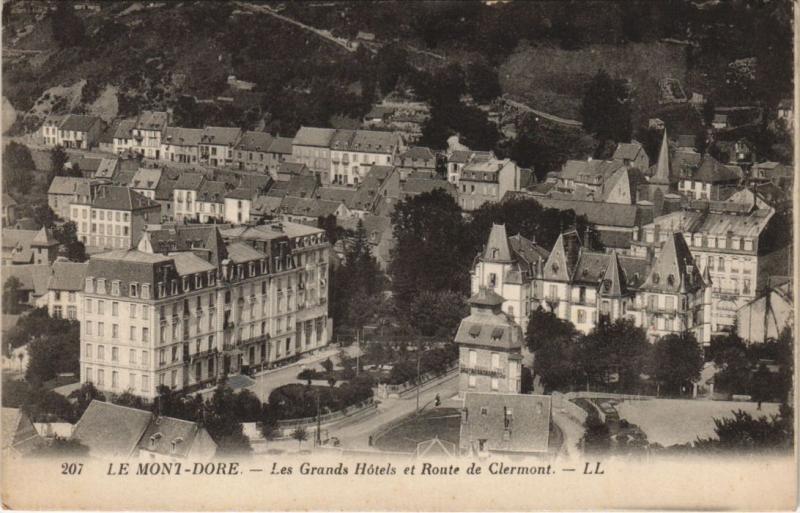 Carte postale ancienne Mont Dore Les Grands Hotels, Route de Clermont à Mont-Dore