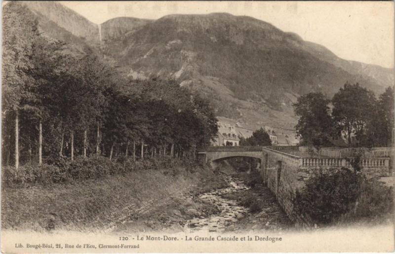 Carte postale ancienne Mont Dore vue prise de la Place du Parc à Mont-Dore
