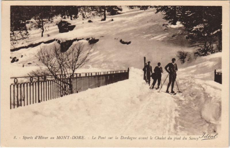 Carte postale ancienne Le Mont-Dore Sports d'Hiver - Le Pont sur la Dordogne à Mont-Dore