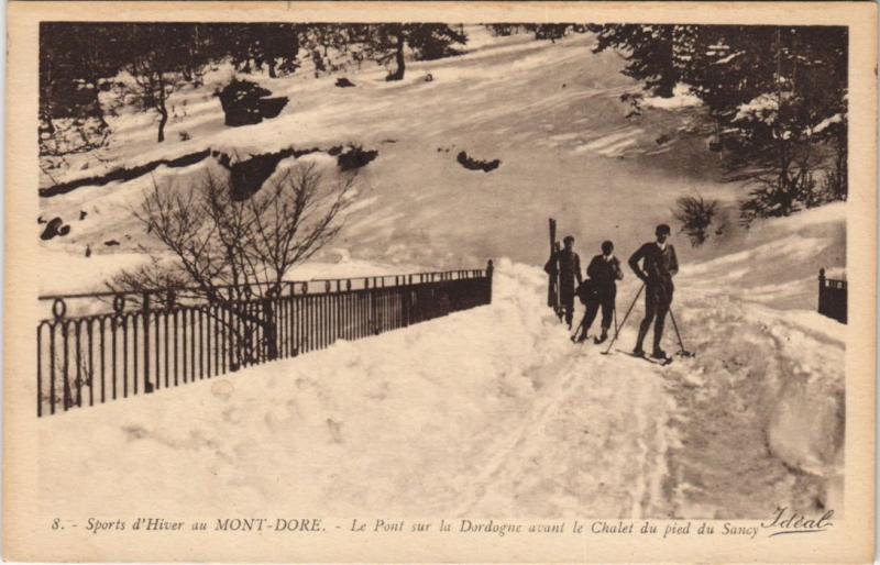 Carte postale ancienne Le Mont-Dore Sports d'Hiver - Le Pont sur la Dordogne à Mont-Dore