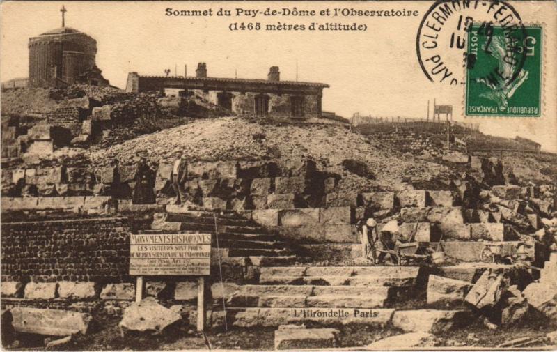Carte postale ancienne Sommet du Puy de Dome et L'Observatoire