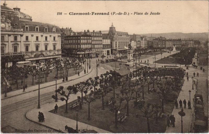 Carte postale ancienne Clermont-Ferrand Place de Jaude à Clermont-Ferrand