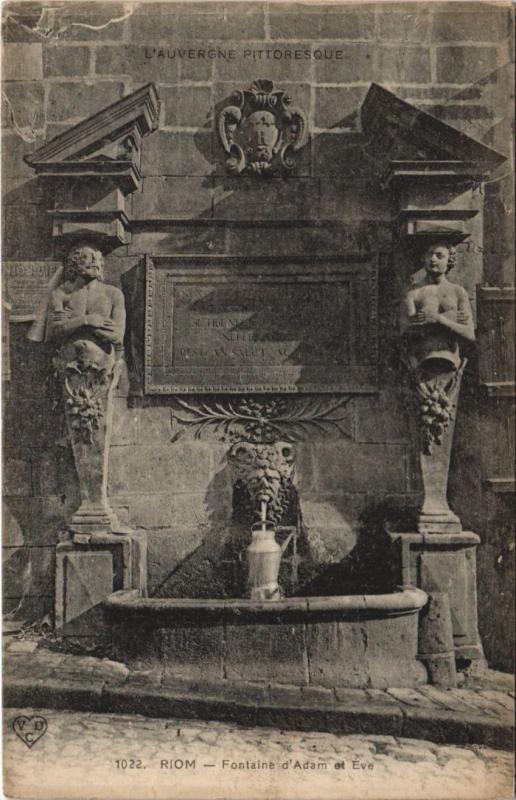 Carte postale ancienne Riom Fontaine d'Adam et Eve