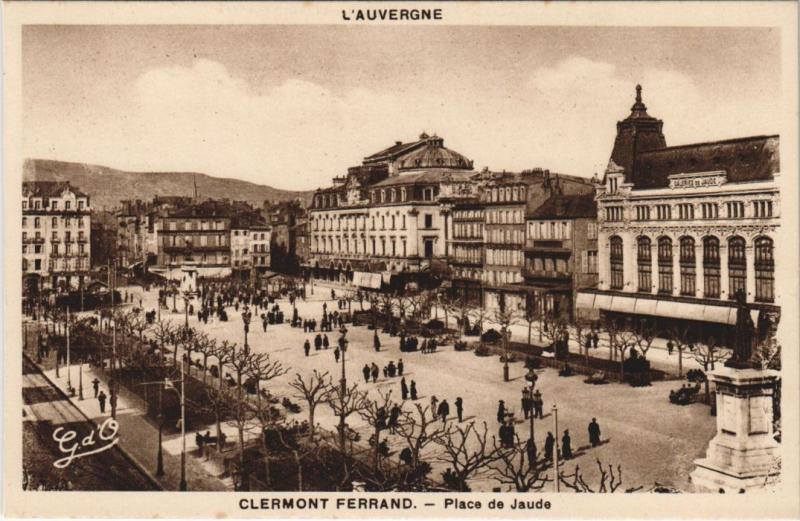 Carte postale ancienne Clermont-Ferrand Place de Jaude à Clermont-Ferrand