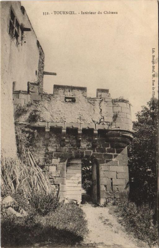 Carte postale ancienne Chateau de Tournoel - Interieur du Chateau