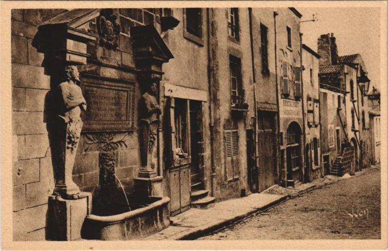 Carte postale ancienne Riom Fontaine d'Adam et Eve
