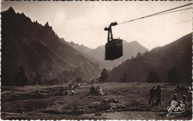 Carte postale ancienne Le Mont-Dore Sancy - Teleferique du Sancy dans la Vallee d'Enfer à Mont-Dore