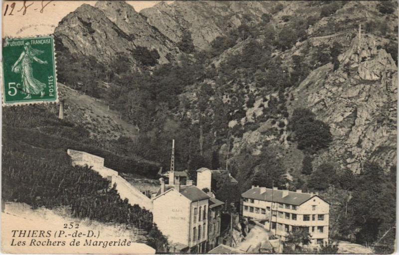 Carte postale ancienne Thiers Les Rochers de Margeride à Thiers