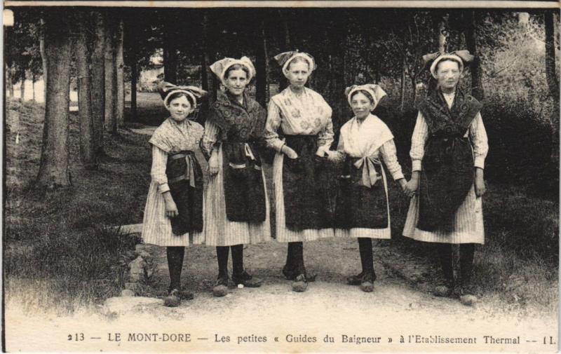 Carte postale ancienne Le Mont-Dore Petites Guides de Baigneur a l'Etablissement Thermal à Mont-Dore