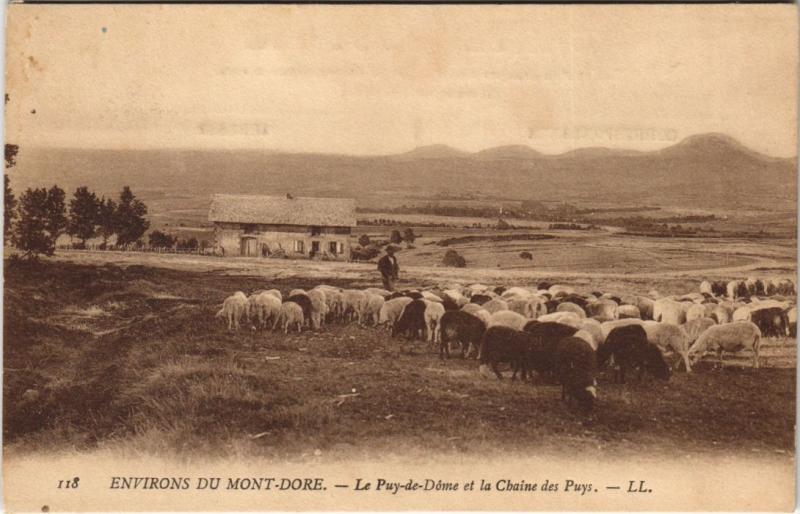 Carte postale ancienne Le Mont-Dore Environs - Le Puy de Dome et la Chaine des Puys à Mont-Dore