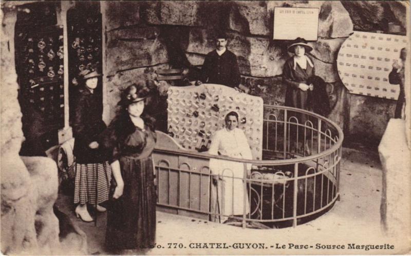 Carte postale ancienne Chatel-Guyon Le Parc - Source Marguerite