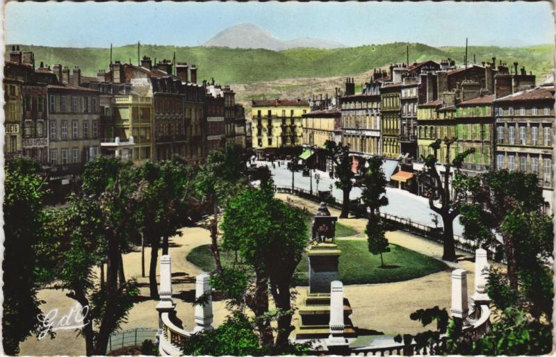 Carte postale ancienne Clermont-Ferrand Panorama sur le Square Blaise-Pascal à Clermont-Ferrand