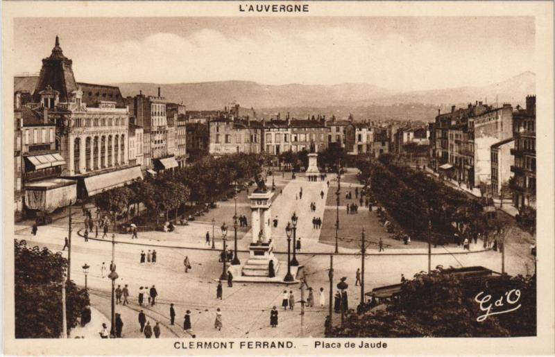 Carte postale ancienne Clermont-Ferrand Place de Jaude à Clermont-Ferrand