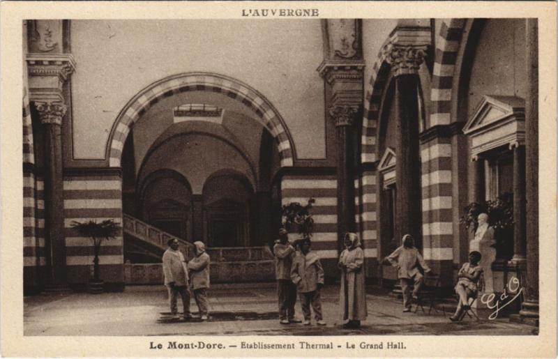 Carte postale ancienne Le Mont-Dore Etablissement Thermal - Le Grand Hall à Mont-Dore