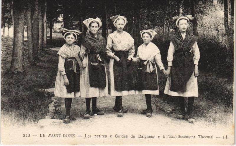 Carte postale ancienne Le Mont-Dore Petites Guides de Baigneur a l'Etablissement Thermal à Mont-Dore