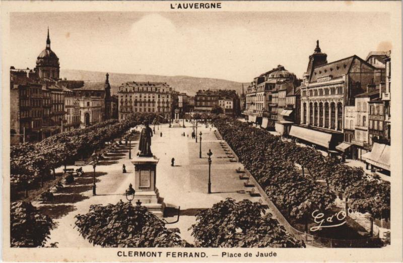 Carte postale ancienne Clermont-Ferrand Place de Jaude à Clermont-Ferrand
