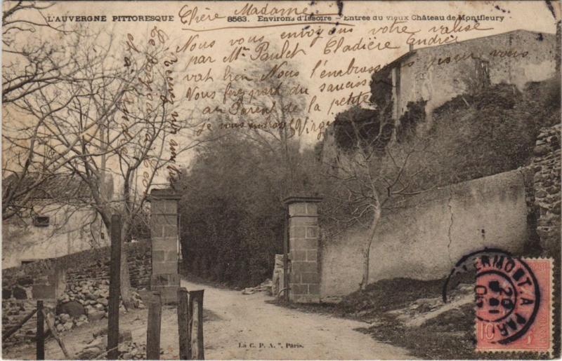 Carte postale ancienne Issoire Environs - Entree du Vieux Chateau de Montfleury à Issoire