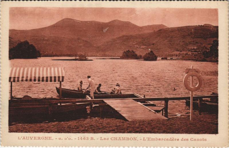 Carte postale ancienne Lac Chambon - L'Embarcadere des Canots