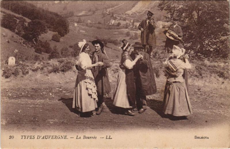 Carte postale ancienne Types d'Auvergne - La Bourree