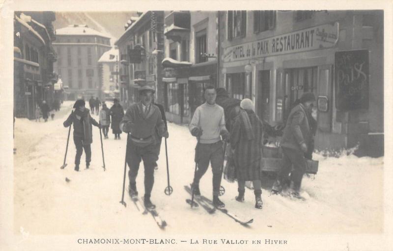 Carte postale ancienne Chamonix Mont Blanc - La Rue Vallot En Hiver à Chamonix-Mont-Blanc