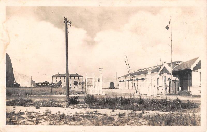 Carte postale ancienne Marignane - Entree Du Camp Militaire à Marignane