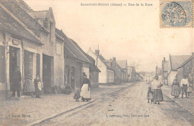 Carte postale ancienne Barenton Bugny - Rue De La Gare à Barenton-Bugny