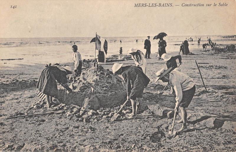 Carte postale ancienne Mers Les Bains - Construction Sur Le Sable à Mers-les-Bains